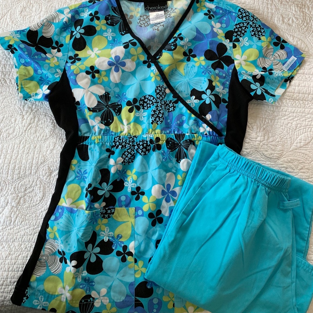 Cherokee Scrub Set